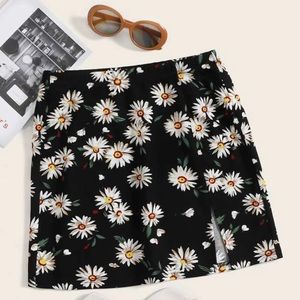 Daisy Print Split Hem Skirt L NWT
